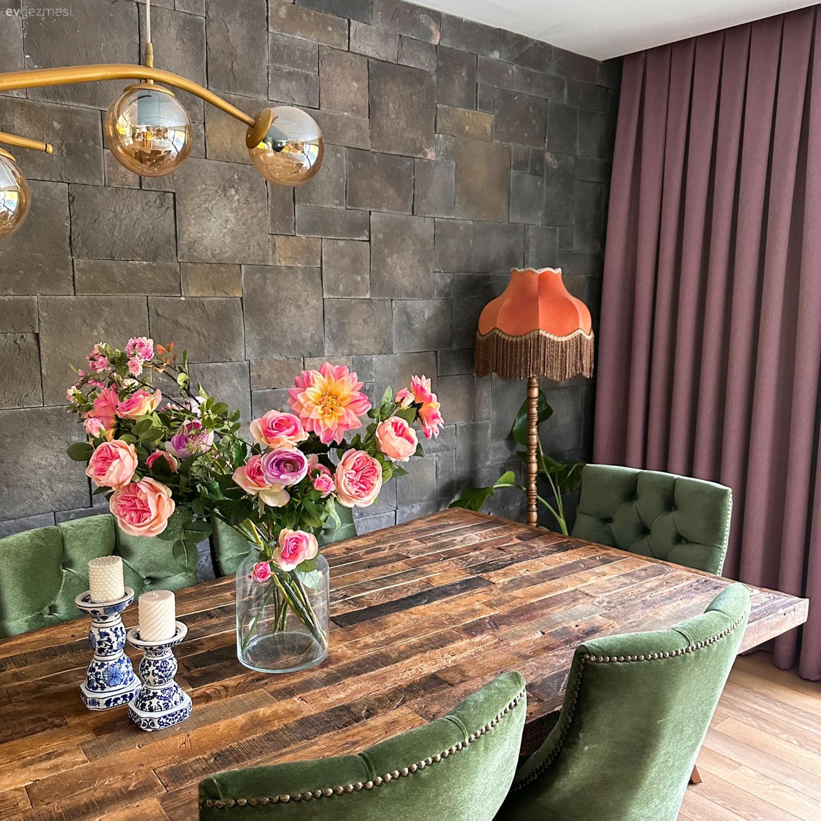 Çiçeklerle Donatılmış Bu İzmir Evi Detaylarıyla Görsel Şölen Sunuyor!