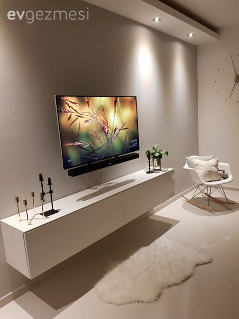 Salon, Büyük salon, Modern, Tv ünitesi, Beyaz, Şamdan, Ev Aksesuar, Sandalye, Zebra Perde, Perde, Avize, Aydınlatma, Salon avizesi, Spot aydınlatma, Post halı, Halı