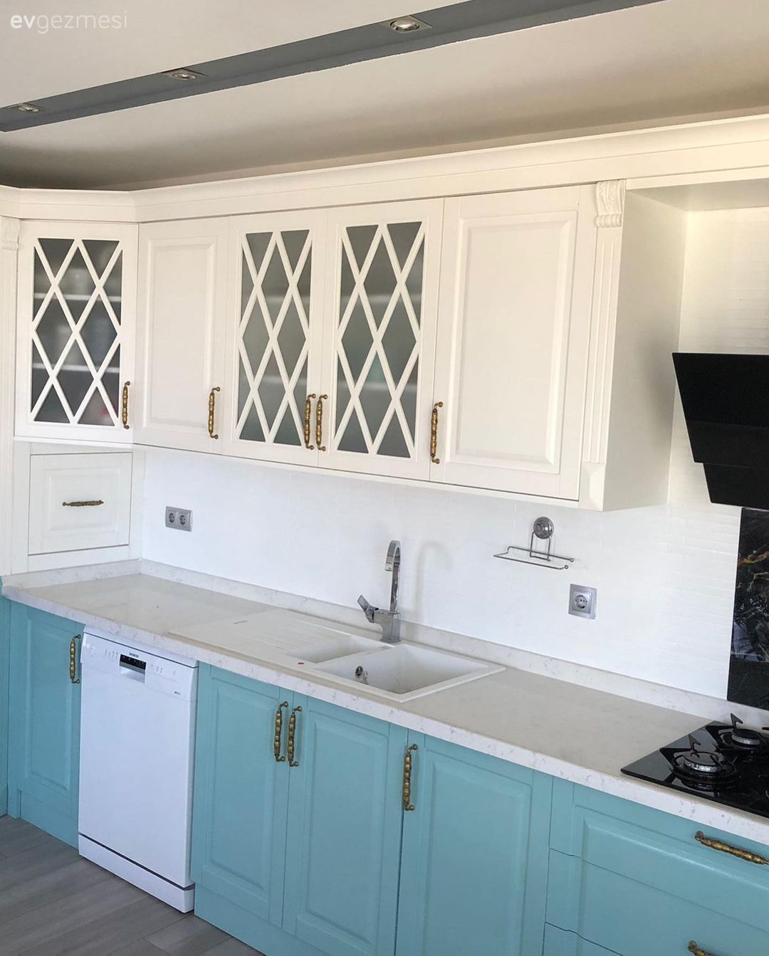Öncesi&Sonrası: Mavinin Enerjisi Bu Mutfağa Çok Yakışmış!