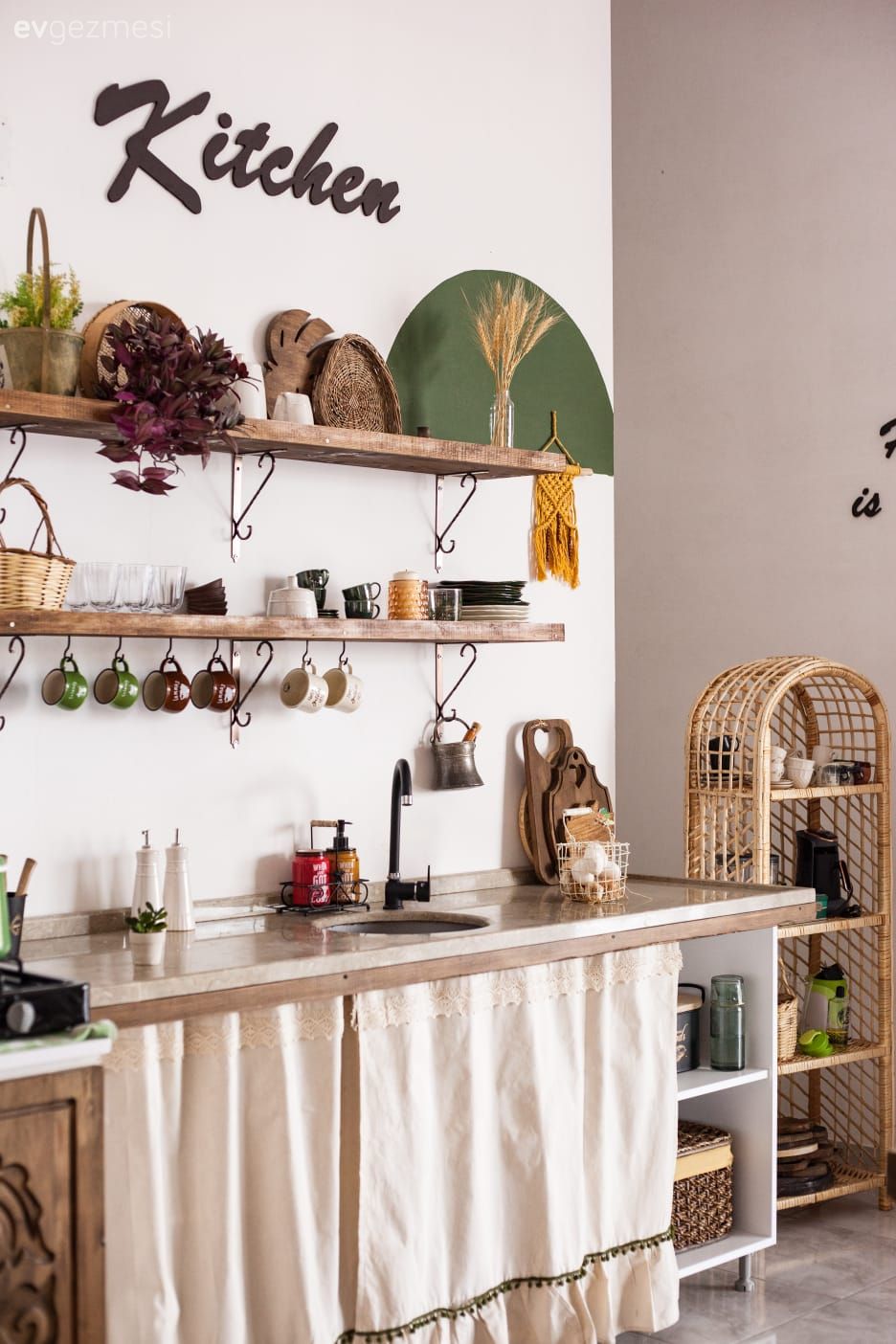 Öncesi&Sonrası: Bomboş Bir Atölye Olmuş Mu Size Rustik Bir Mutfak