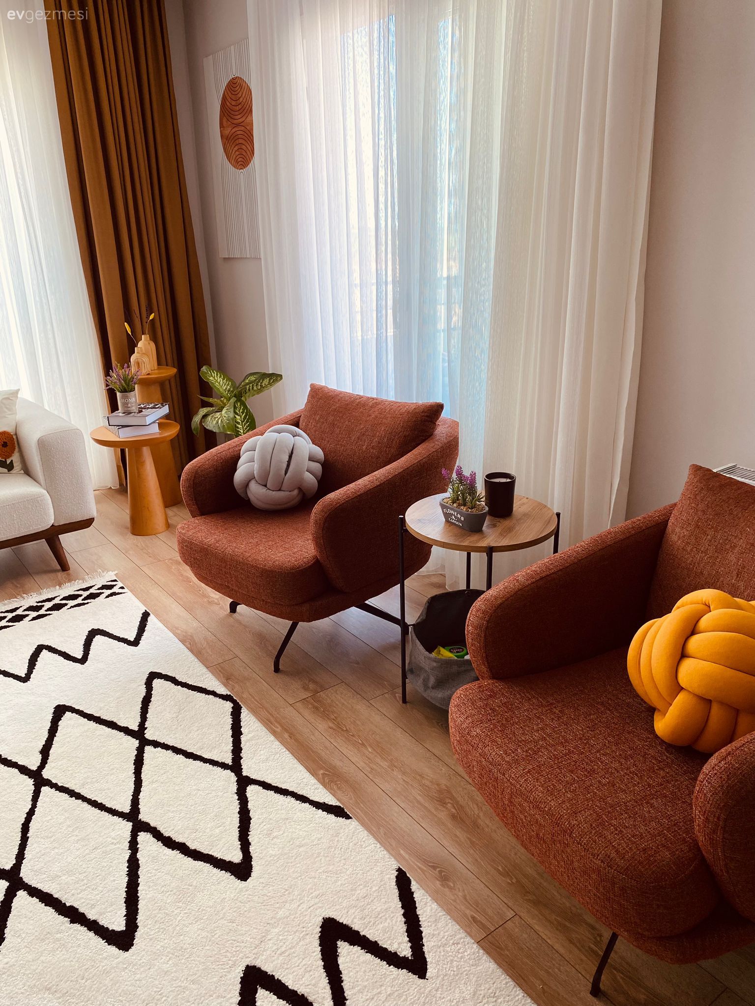 Bu Adana Evinde Kullanılan Renkler Birbirine Çok Yakışmış!