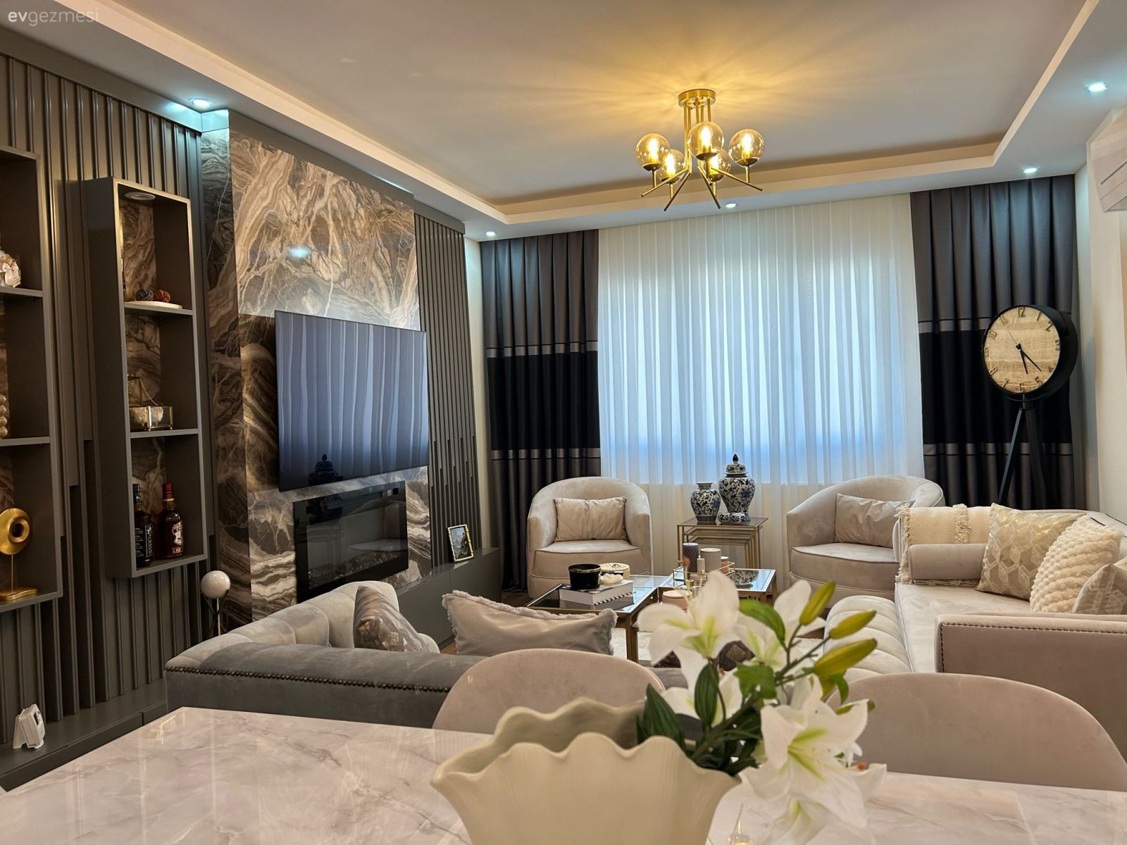 İzmir'deki Bu Evde Tamamlayıcı Parçalar Cazibe Kaynağı