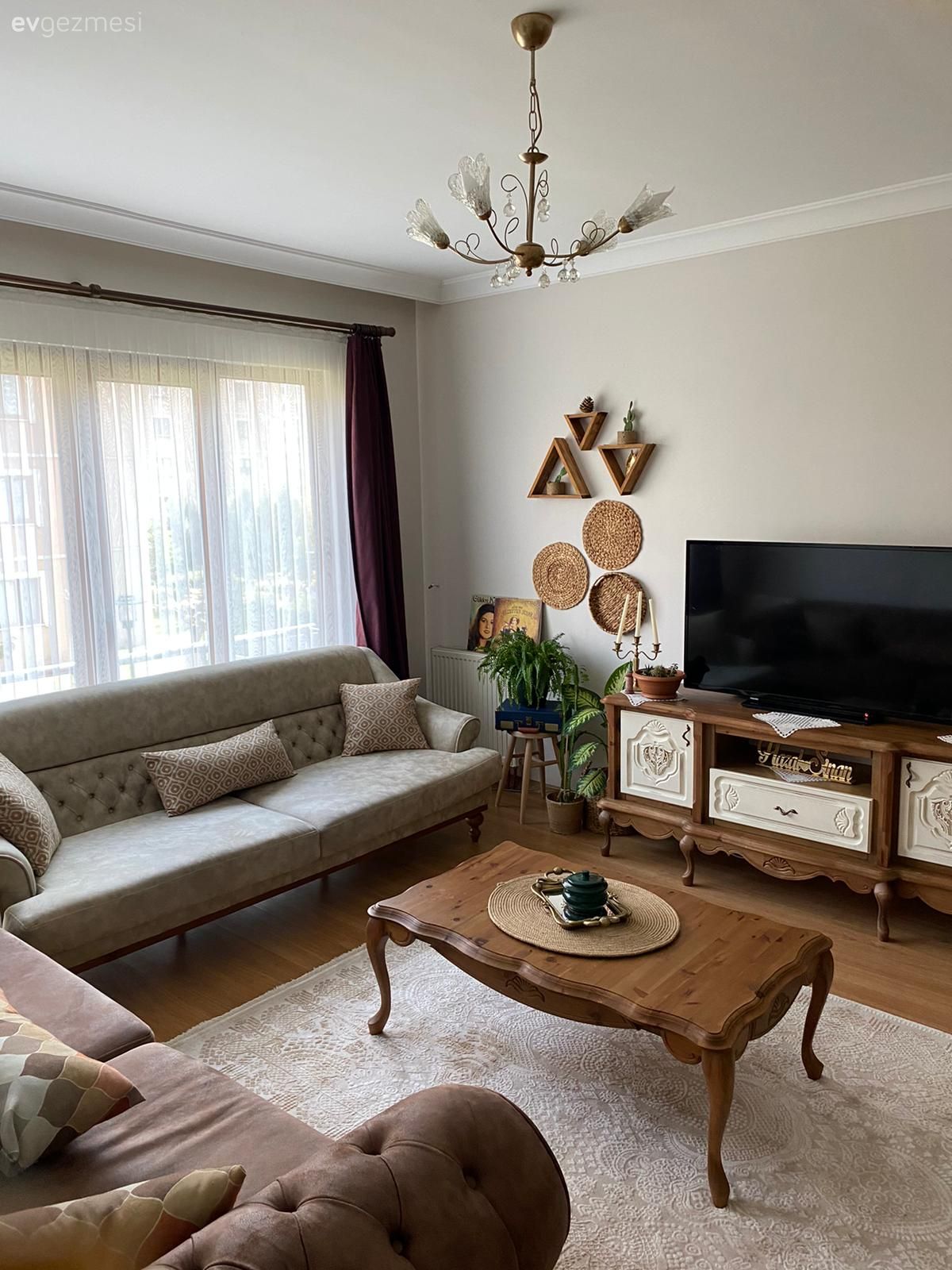 Salon, Bohem Dekorasyon, Vizon, Bej, Beyaz, Kahverengi, Koltuk takımı, Orta sehpa, Sehpa, Halı, Salon halısı, Tv ünitesi, Tv ünitesi aksesuarları, Ev Aksesuar, Duvar dekorasyonu, Ev bitkisi