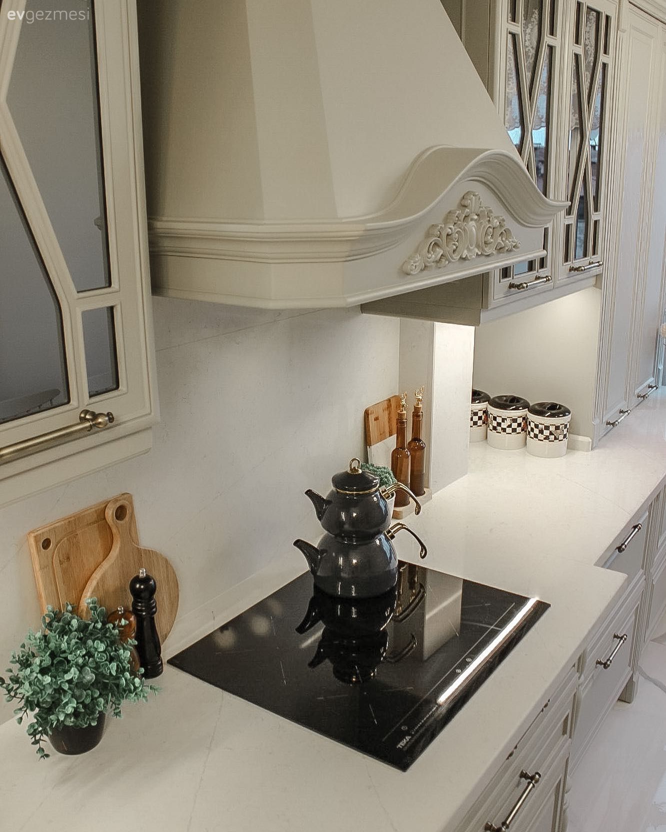 Beyaz, Siyah, Davlumbaz, Mutfak tezgahı, Mutfak, Mutfak tezgah arası, Ankastre, Mutfak aksesuarları