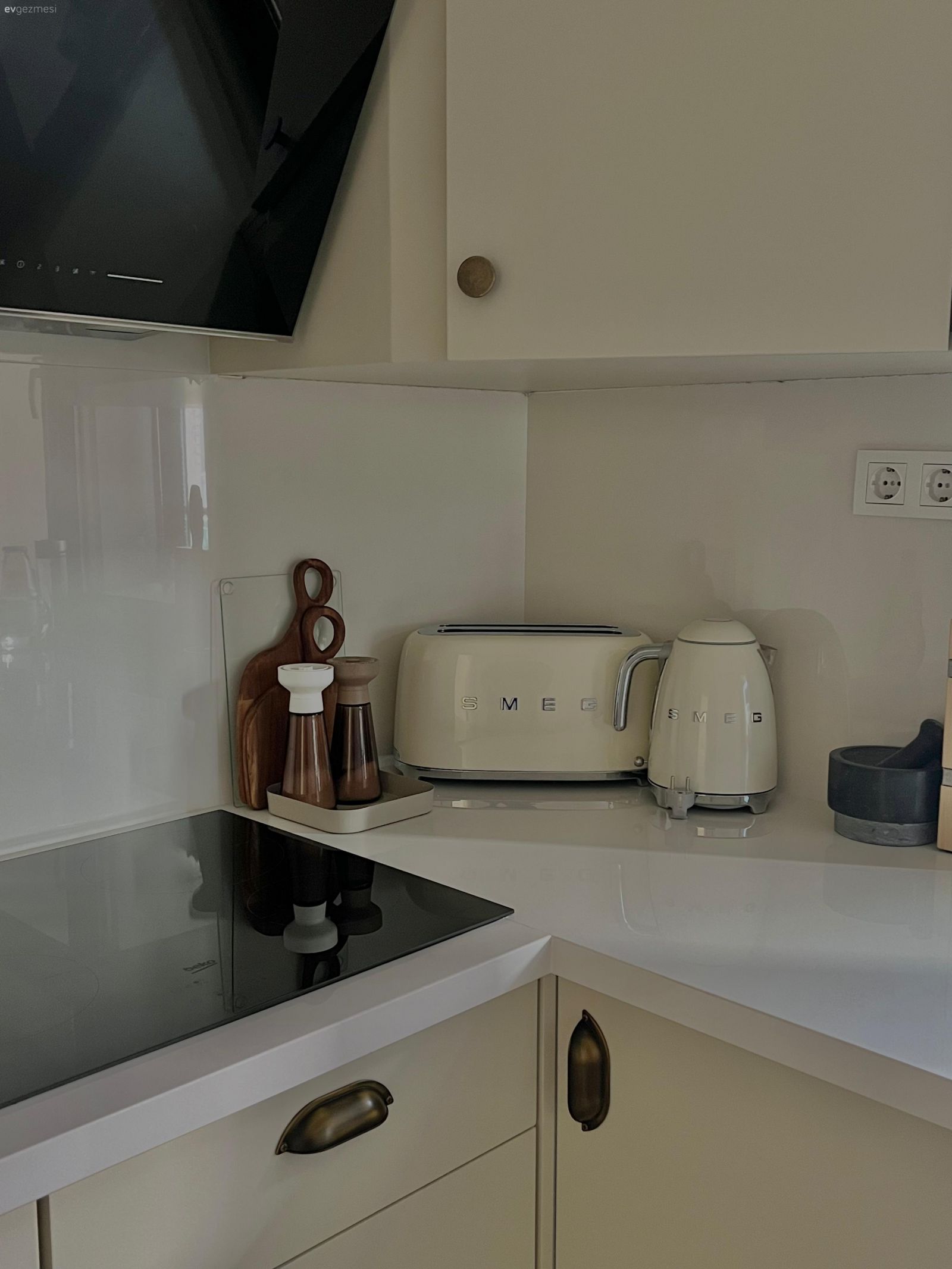 Bu Yalova Evi Dar Alanları Verimli Değerlendirmeye Öncelik Vermiş