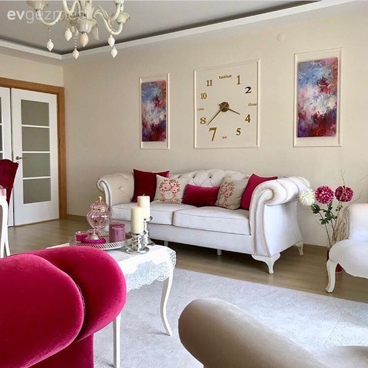 Oturma Odası, Beyaz, Kırmızı, Koltuk takımı, Metal duvar saati, Tablo, Duvar dekorasyonu, Kırlent, Ev tekstili, Halı, Orta sehpa, Sehpa