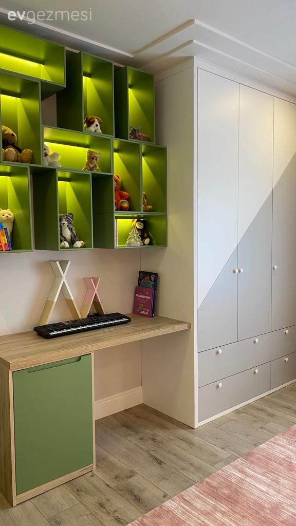 Beyaz, Pudra pembe, Yeşil, Özel yapım dolaplar, Dolap, Kitaplık, Çocuk odası halısı