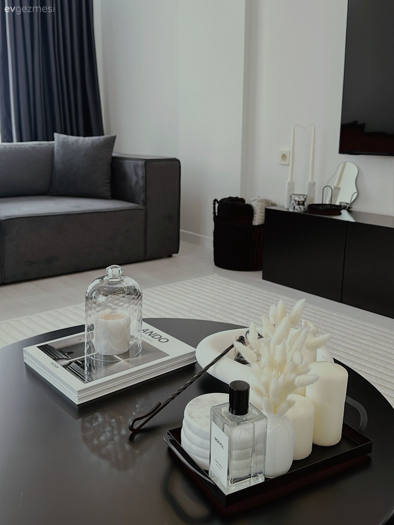 Bu Ankara Evinde Siyah, Beyaz ve Antrasit Uyumu Dekoru Ele Geçirmiş