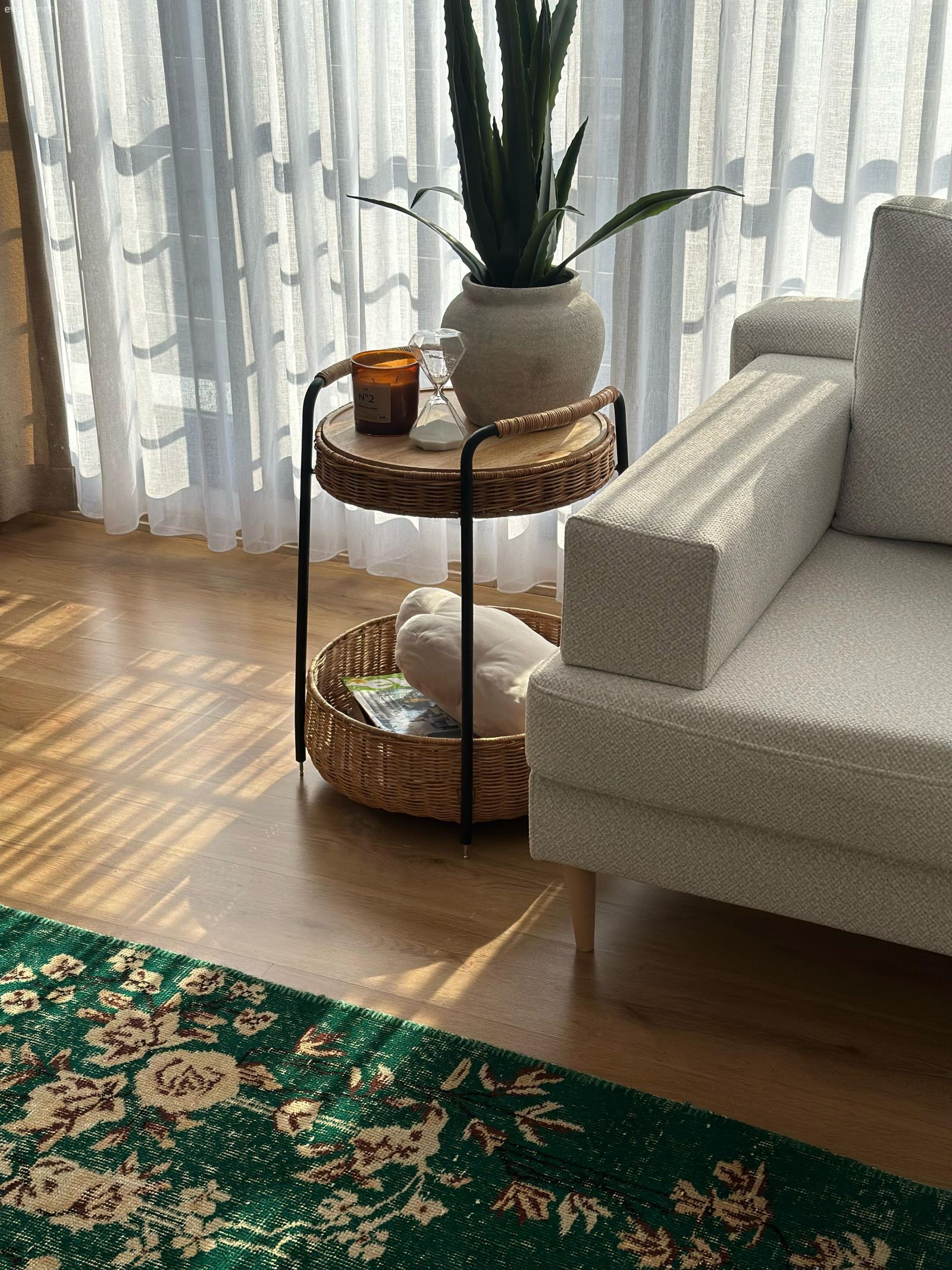 Bu Samimi Dekorun Yıldız Parçası Yeşil Halı