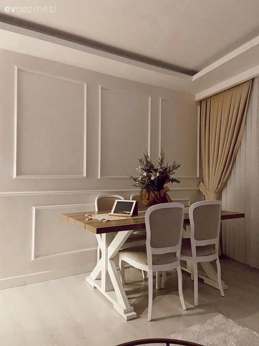 Yemek Odası, Country, Vizon, Beyaz, Fon perde, Perde, Tül perde, Duvar çıtalama, Sandalye, Yemek masası, Vazo, Ev Aksesuar