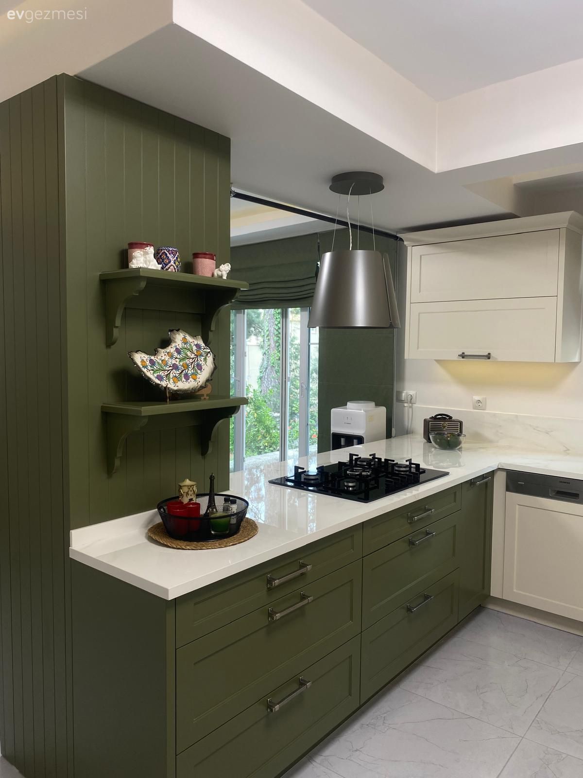 Yeşil ve Beyazın Buluştuğu U-Tipi Bu Mutfakta Kalite Algısı Yüksek!