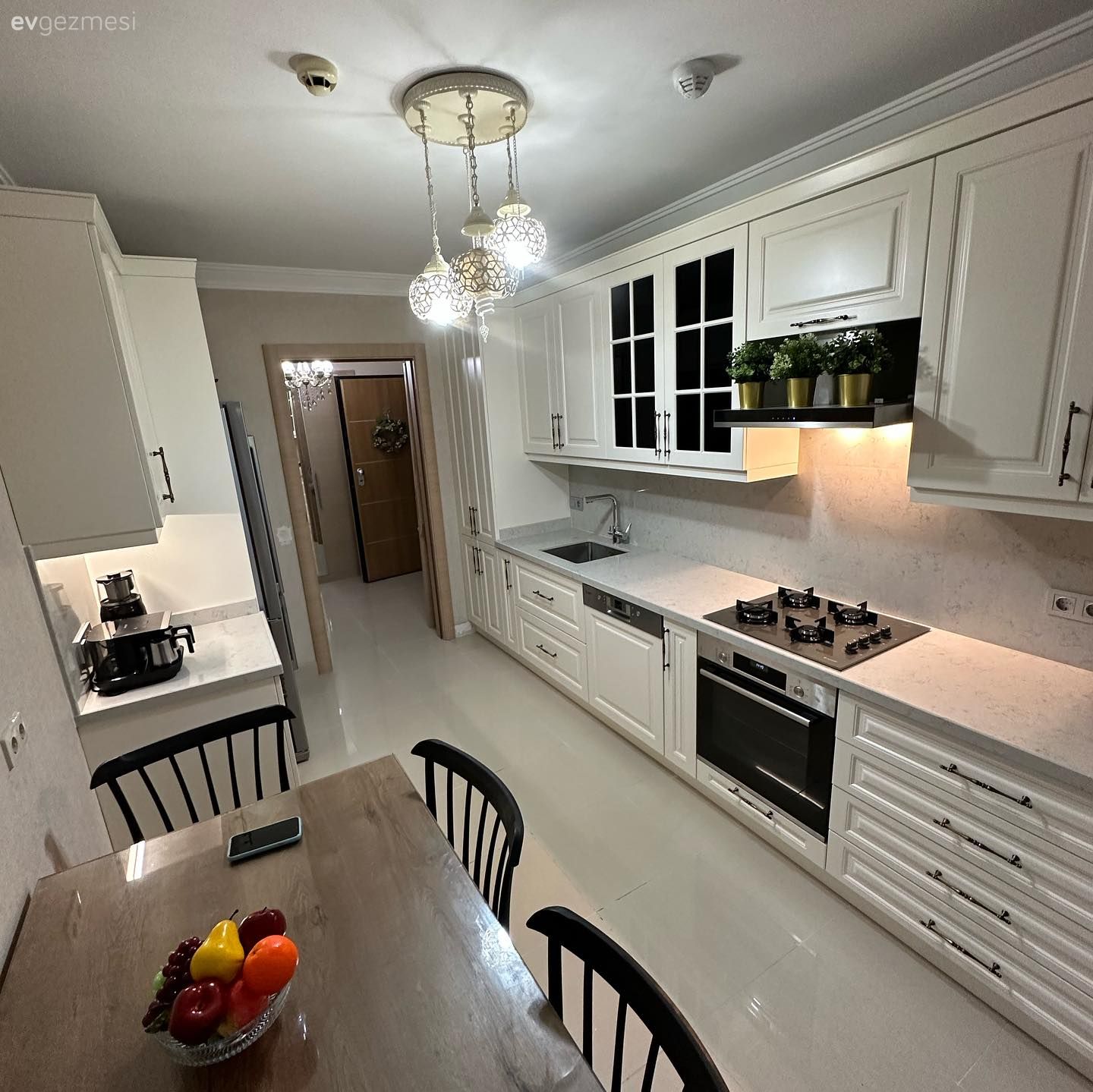 Koridor Tipi Bu Mutfakta Her Köşe Akıllıca Değerlendirilmiş!