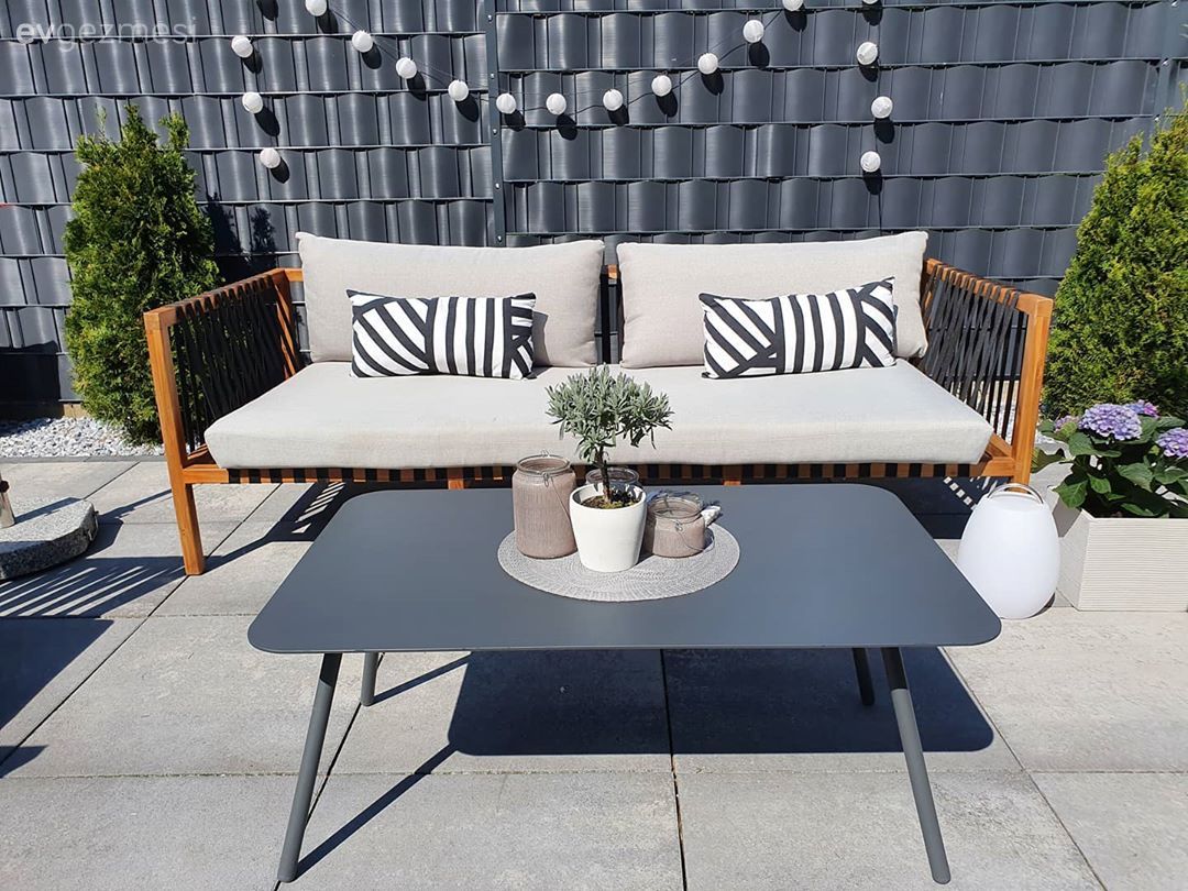 Bahçe, Bahçe oturma grubu, Bahçe masası, Sandalye, Salıncak, Peyzaj, Beyaz