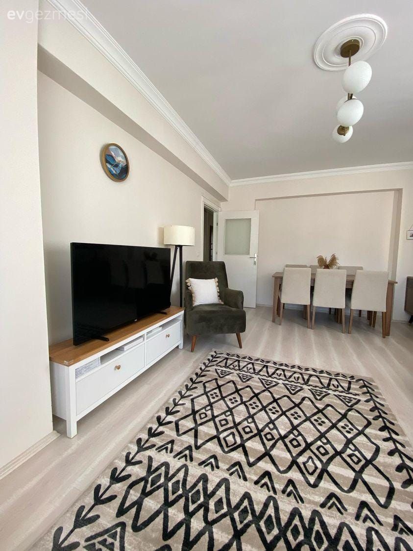 Salon, Beyaz, Siyah, Tv ünitesi, Tv ünitesi aksesuarları, Ev Aksesuar, Avize, Aydınlatma, Salon avizesi, Berjer, Lambader