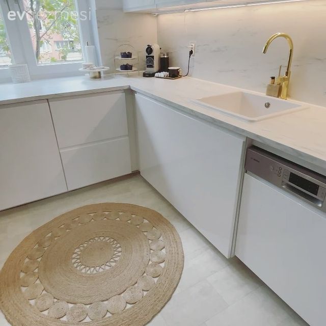 Mutfak, Beyaz mutfak, Kulpsuz mutfak dolabı, Mutfak tezgahı, Mutfak tezgah arası, Mutfak halısı, Mutfak aksesuarları