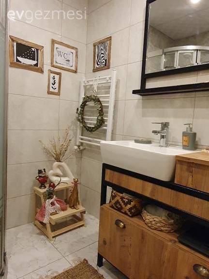 Kendin Yap: Bu Banyoda Vazo Olarak Gördüğünüz Şey Aslında Bir Avize!