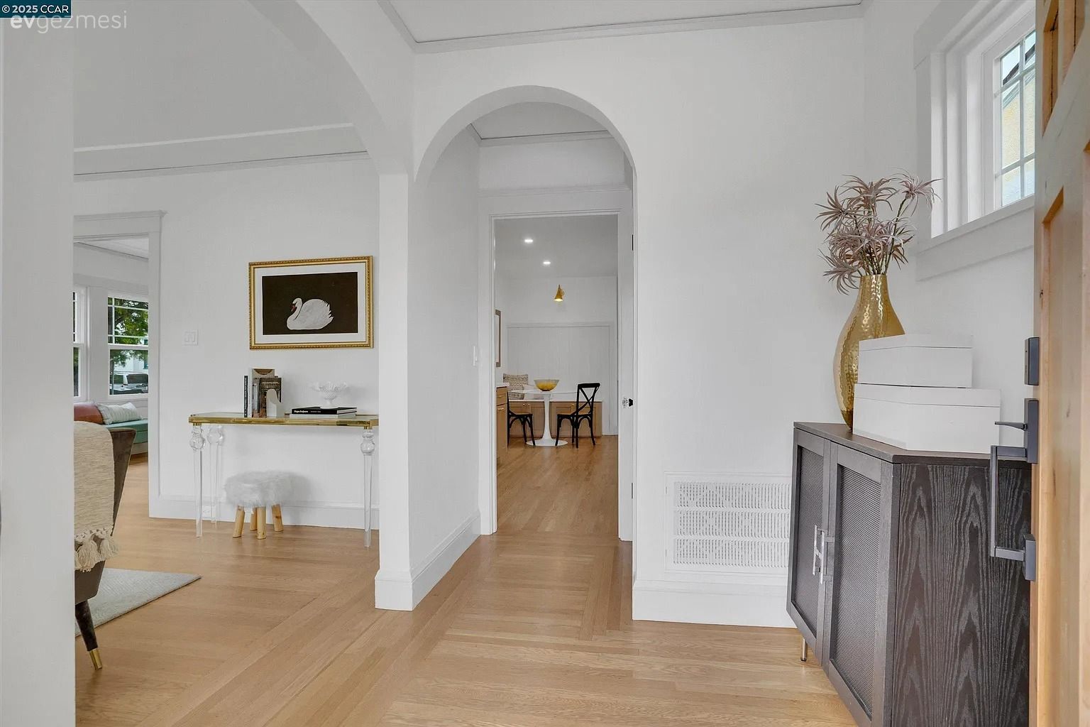 Tek Katlı Gibi Görünen 102 M2'lik Bu Ev Aslında Üç Kat