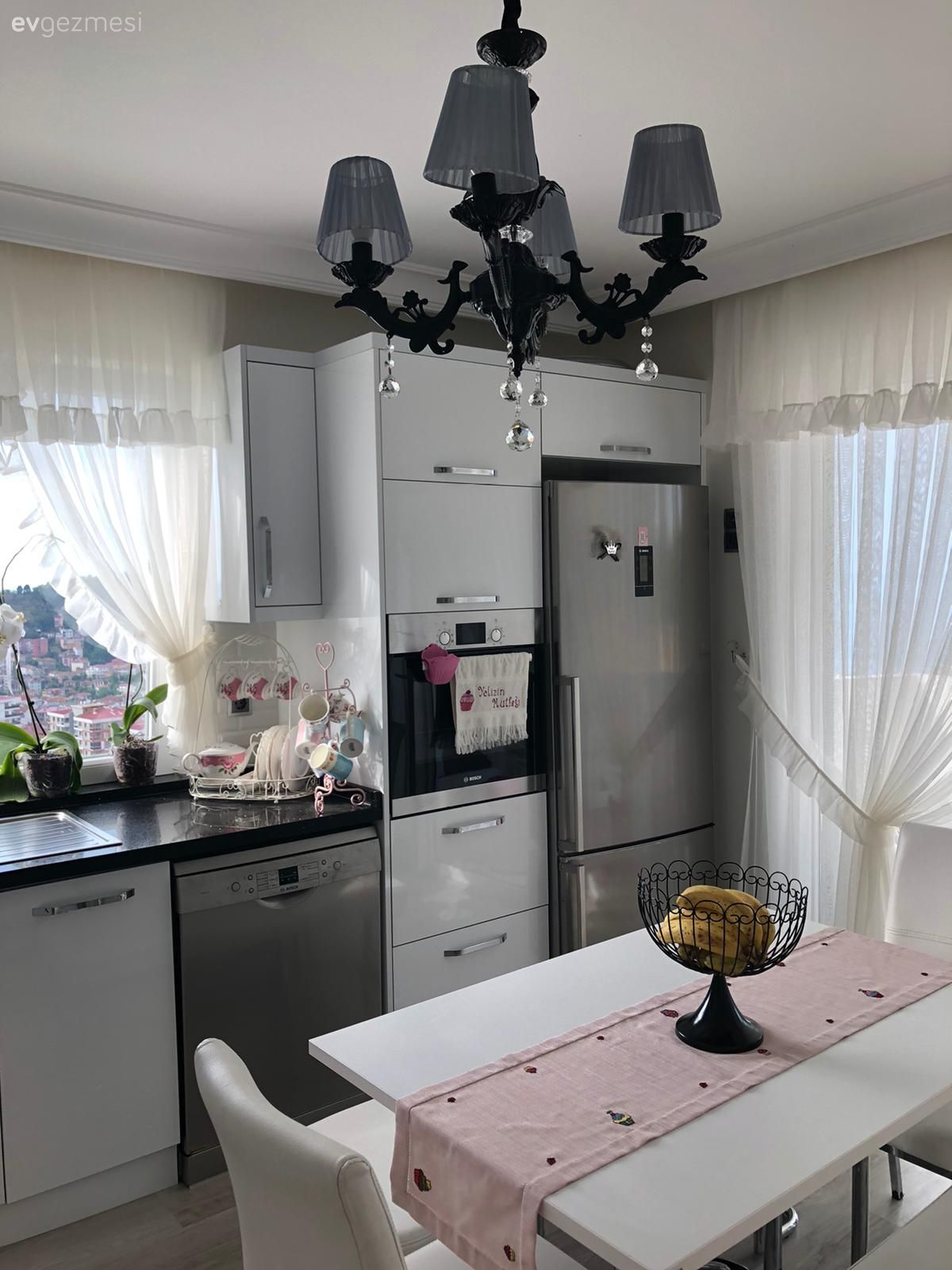 Beyaz, Mutfak, Siyah, Mutfak Avize Modelleri, Sandalye, Mutfak masası, Mutfak perdesi