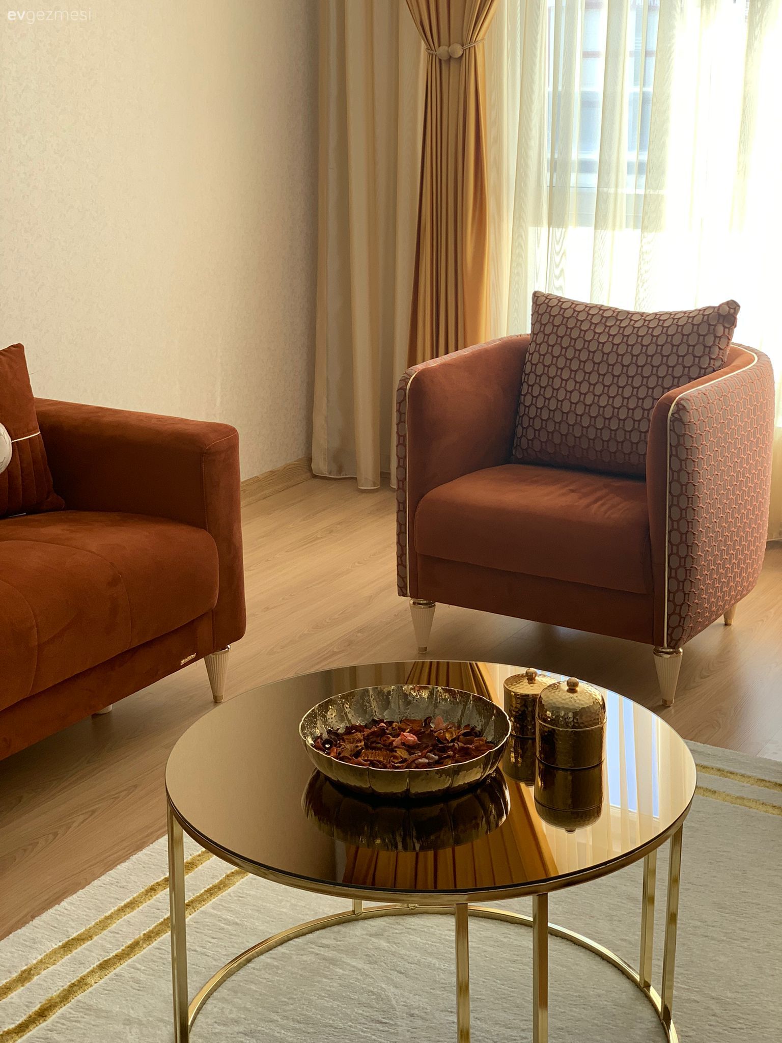 Turuncu, Berjer, Altın, Yuvarlak sehpa, Sehpa