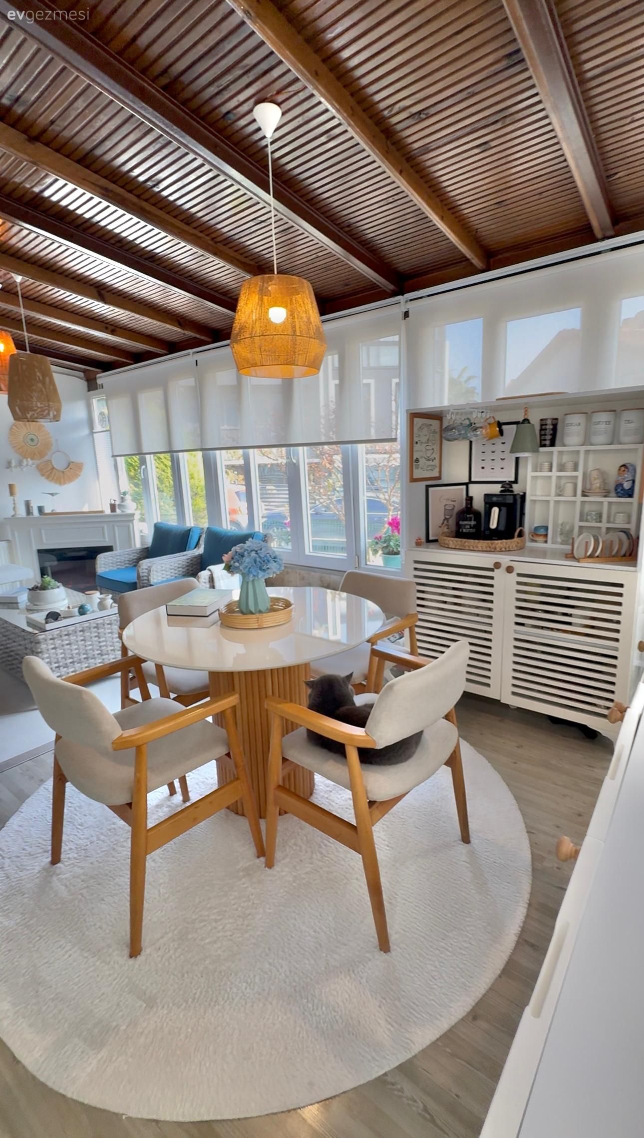 Bakıldığında Kapalı Balkon Ama Aslında Alternatif Oturma Odası