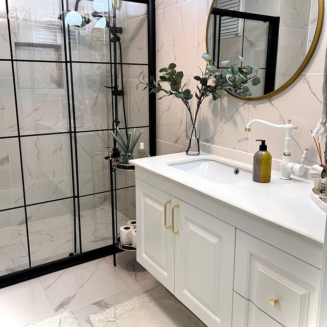 Açık Renkleri Çok Seven Bu Evde Hasır ve Pirinç Detaylar Keyif Kaynağı!