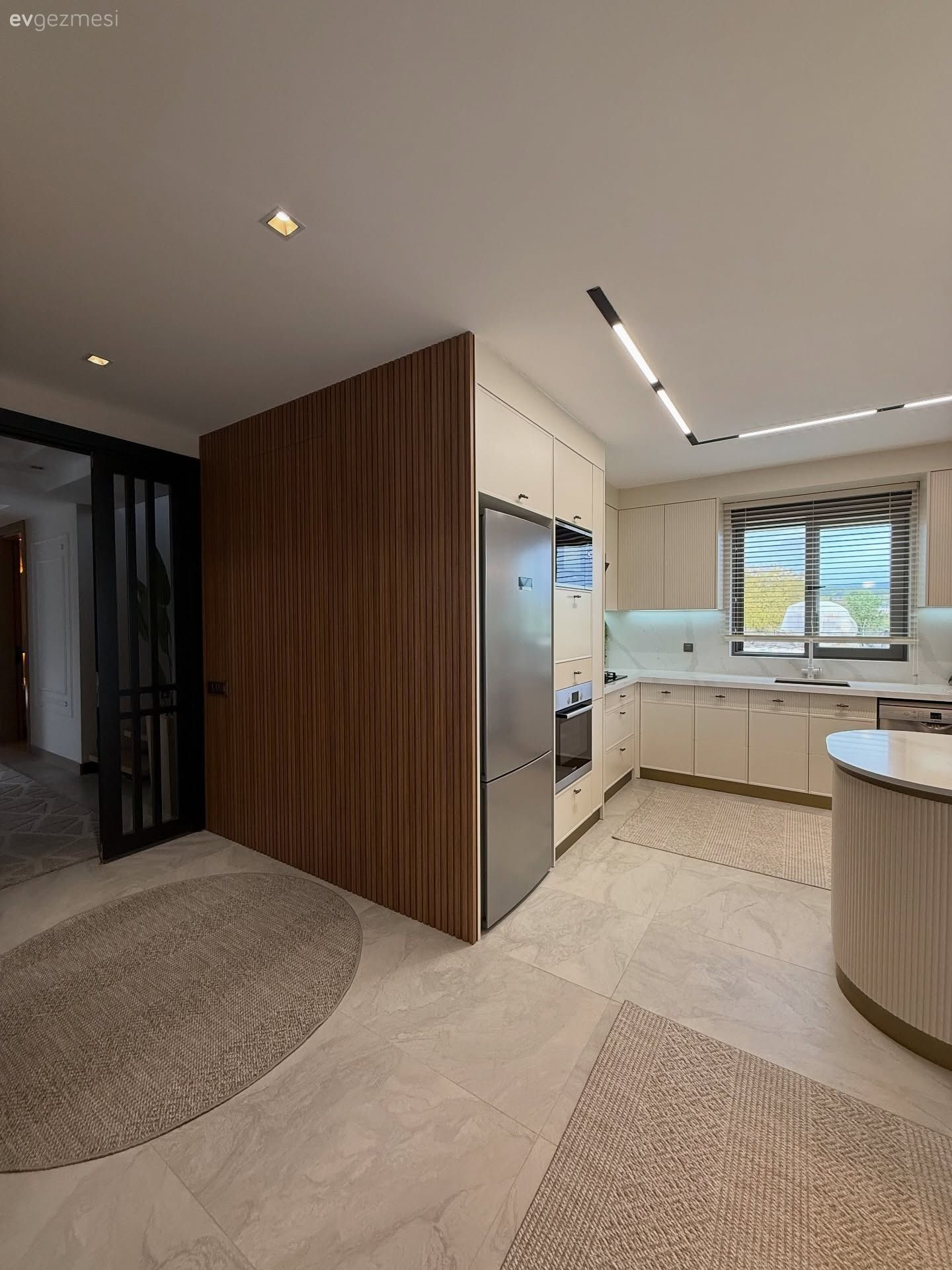 Her Köşesinde Farklı Bir Tasarıma Sahip Lüks ve Zarif Bir Mutfak