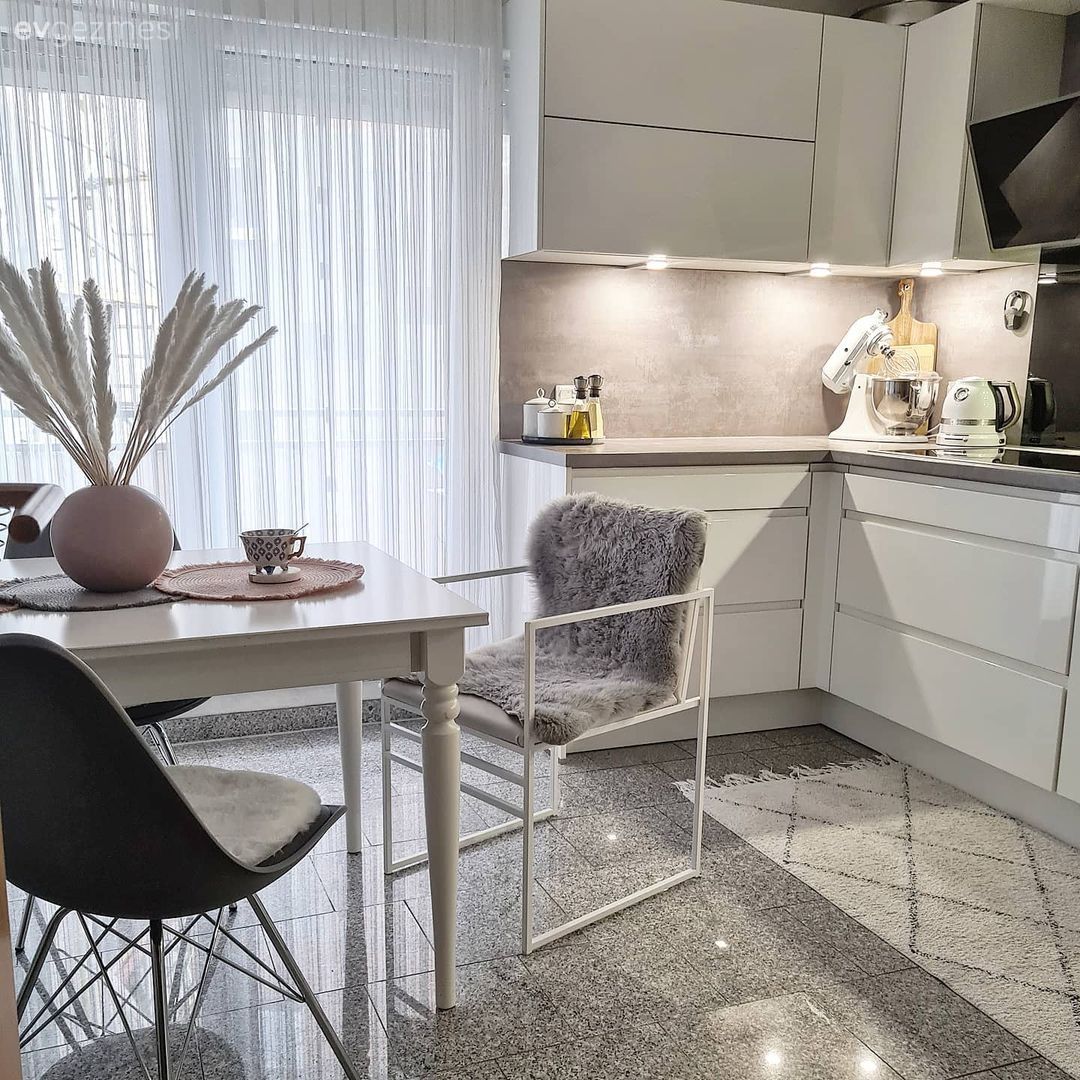 Mutfak, Beyaz, Siyah, Gri, Ankastre, Kulpsuz mutfak dolabı, Mutfak halısı, Sandalye, Mutfak masası, Mutfak tezgahı, Mutfak tezgah arası, Modern mutfak