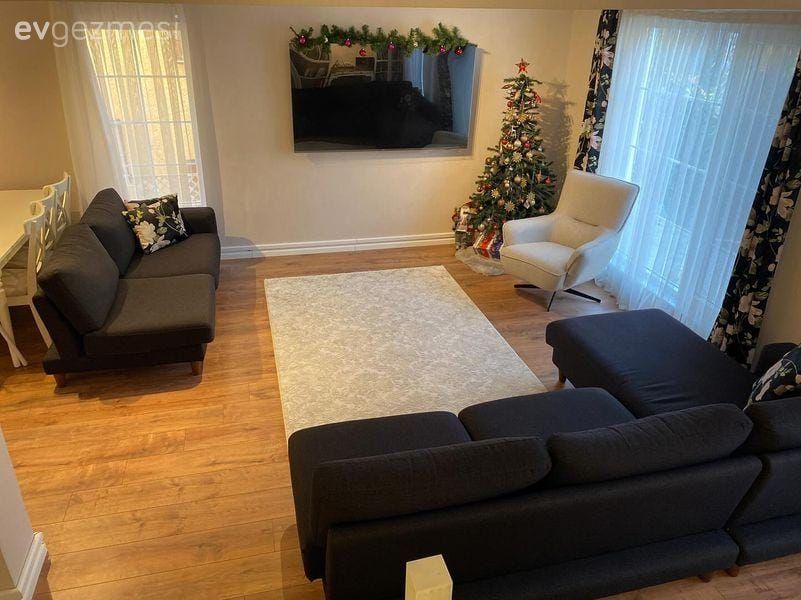 Salon, Modern, Siyah, Beyaz, Köşe koltuk, Koltuk takımı, Halı, Beyaz halı, Çam ağacı, Tül perde, Perde