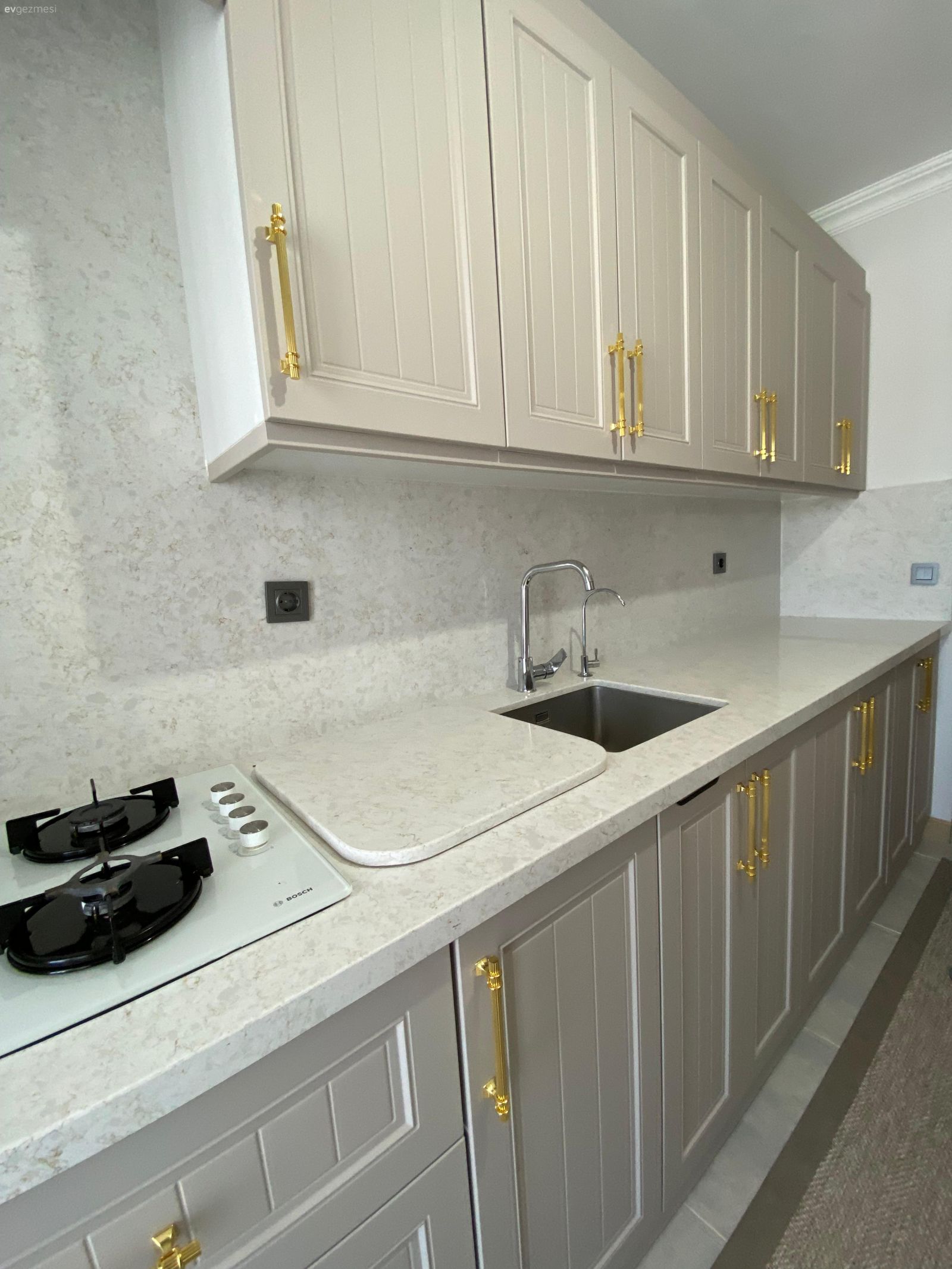 Mutfak, Bej, Krem, Vizon, Altın, Mutfak tezgahı, Mutfak tezgah arası