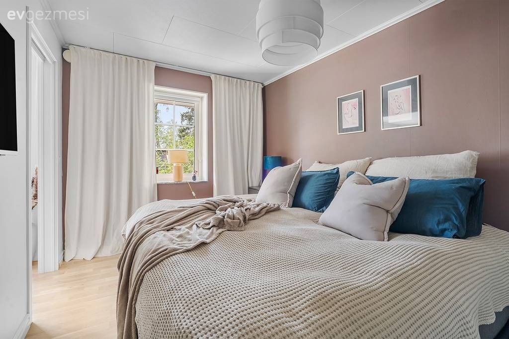 Panoramik Görüntü Sunan Pencerelere Sahip 140 M2'lik  Ev