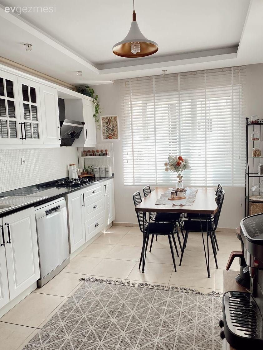 Bu Adana Evinde Mutfak Ferah Salon da Oldukça Sıcak!