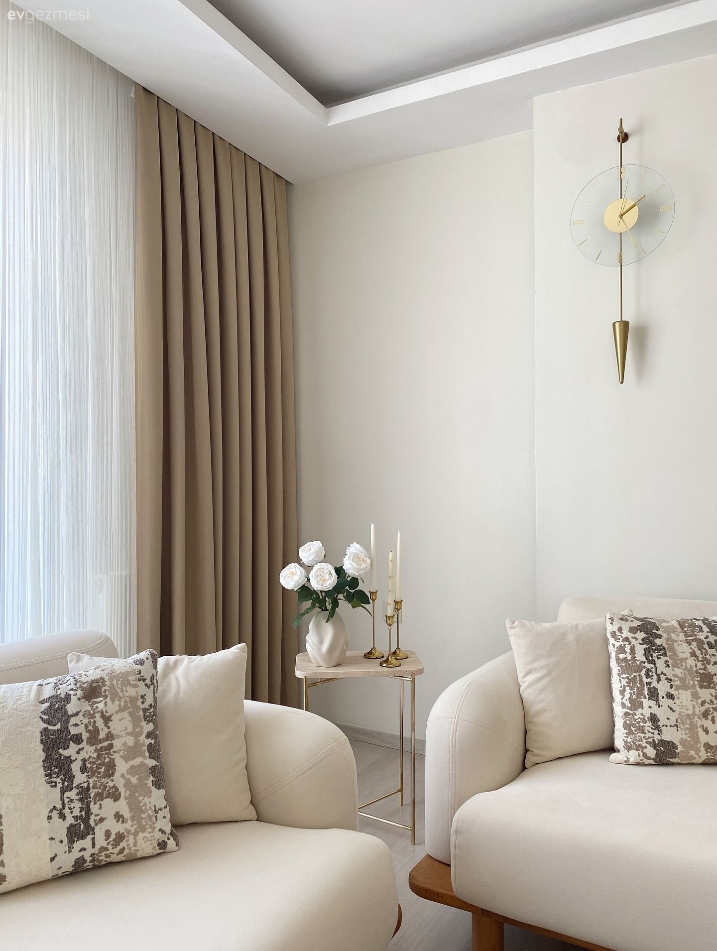 Bu Uyumlu Salonda Konfor ve Şıklık Da Tam Ayarında