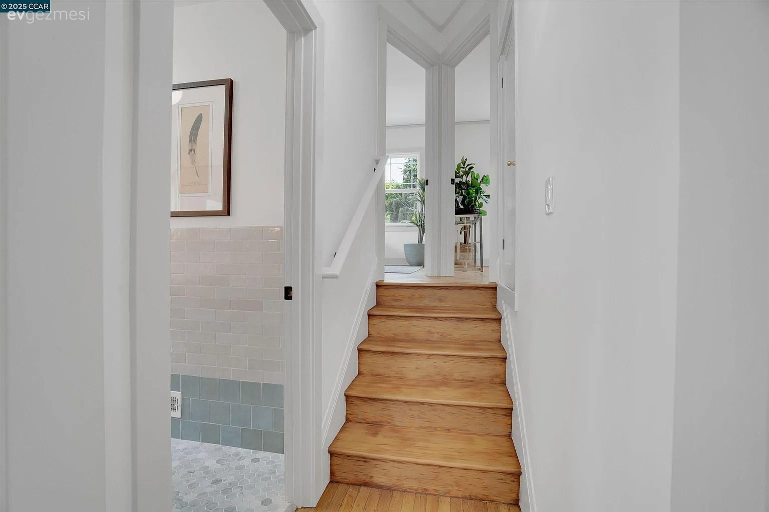 Tek Katlı Gibi Görünen 102 M2'lik Bu Ev Aslında Üç Kat