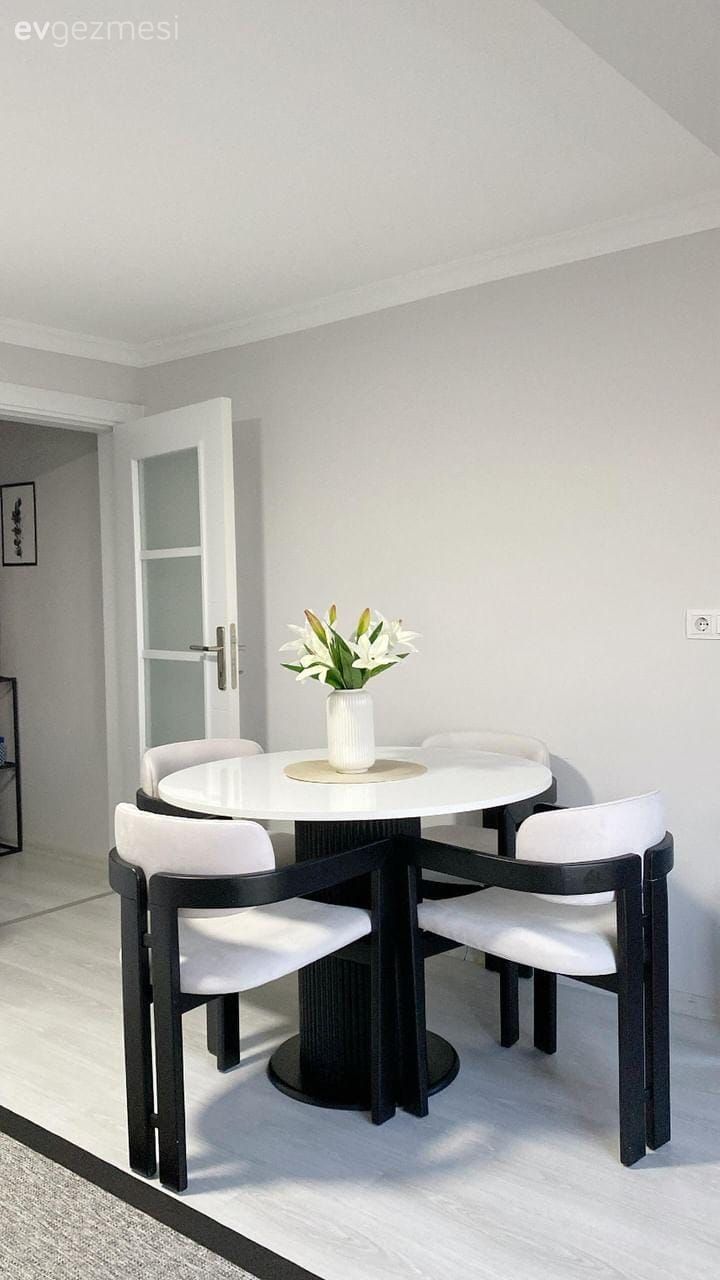 Mutfak masası, Siyah, Beyaz, Sandalye, Vazo, Ev Aksesuar, Mutfak halısı, Mutfak