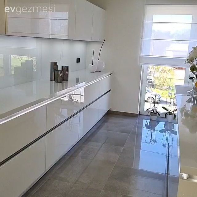 Mutfak, Modern, Kulpsuz mutfak dolabı, Beyaz, Mutfak zemin seramikleri, Mutfak tezgahı, Mutfak tezgah arası