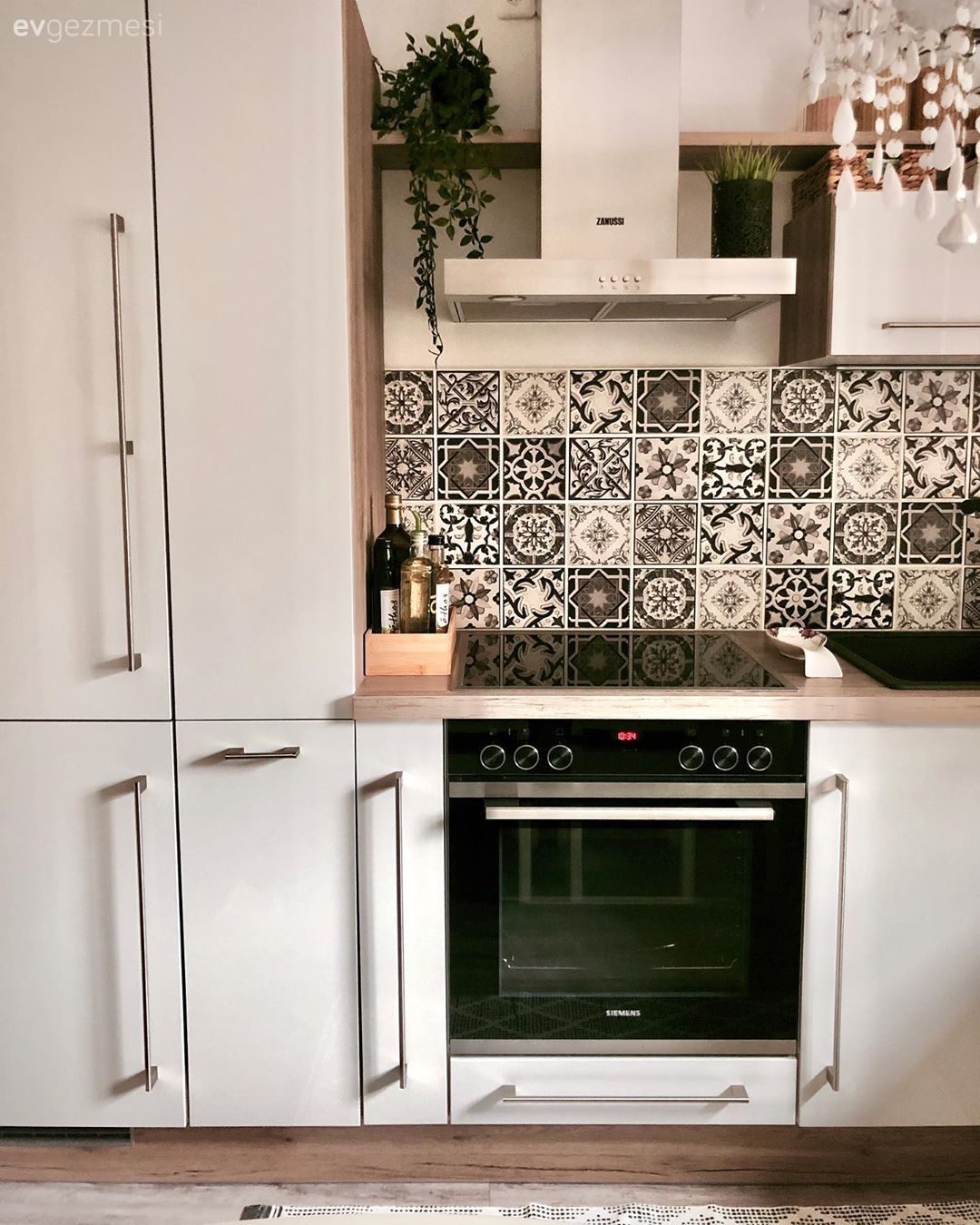 Mutfak, Modern rustik, Beyaz, Siyah, Kahverengi, Mutfak tezgahı, Mutfak tezgah arası, Tezgah arası seramik, Davlumbaz, Mutfak aksesuarları, Ankastre