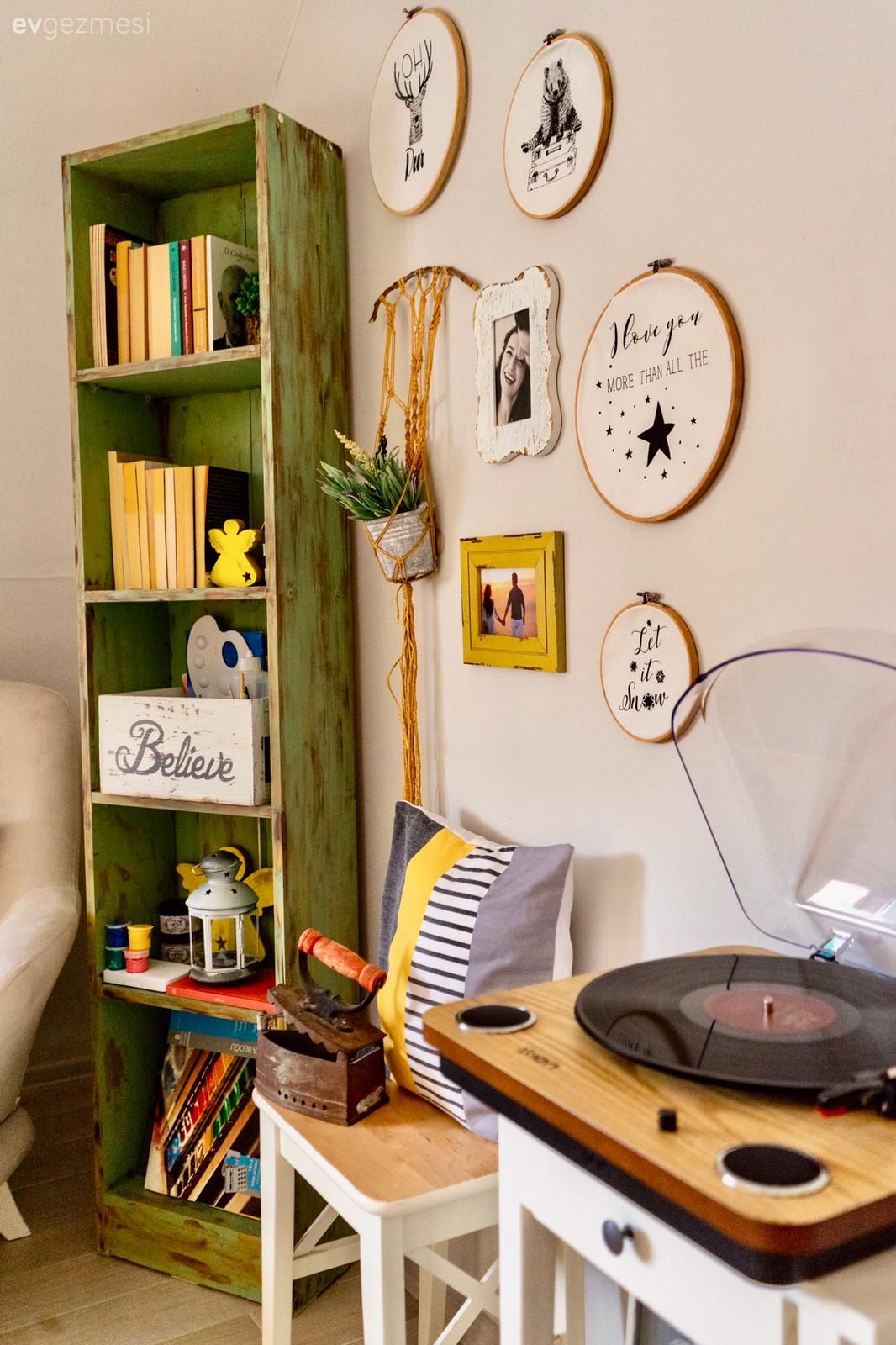 Yeşil, Beyaz, Berjer, Sehpa, Kitaplık, Duvar dekorasyonu, Dekoratif Objeler, Gri, Sarı