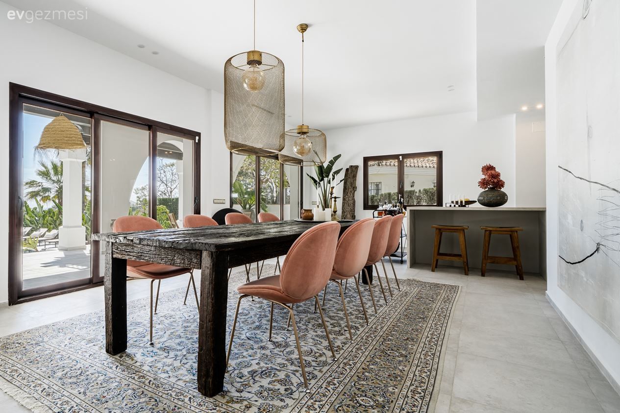 Müstakil Ev Modelleri: 347 M2'lik Üç Katlı Büyüleyici Villa!