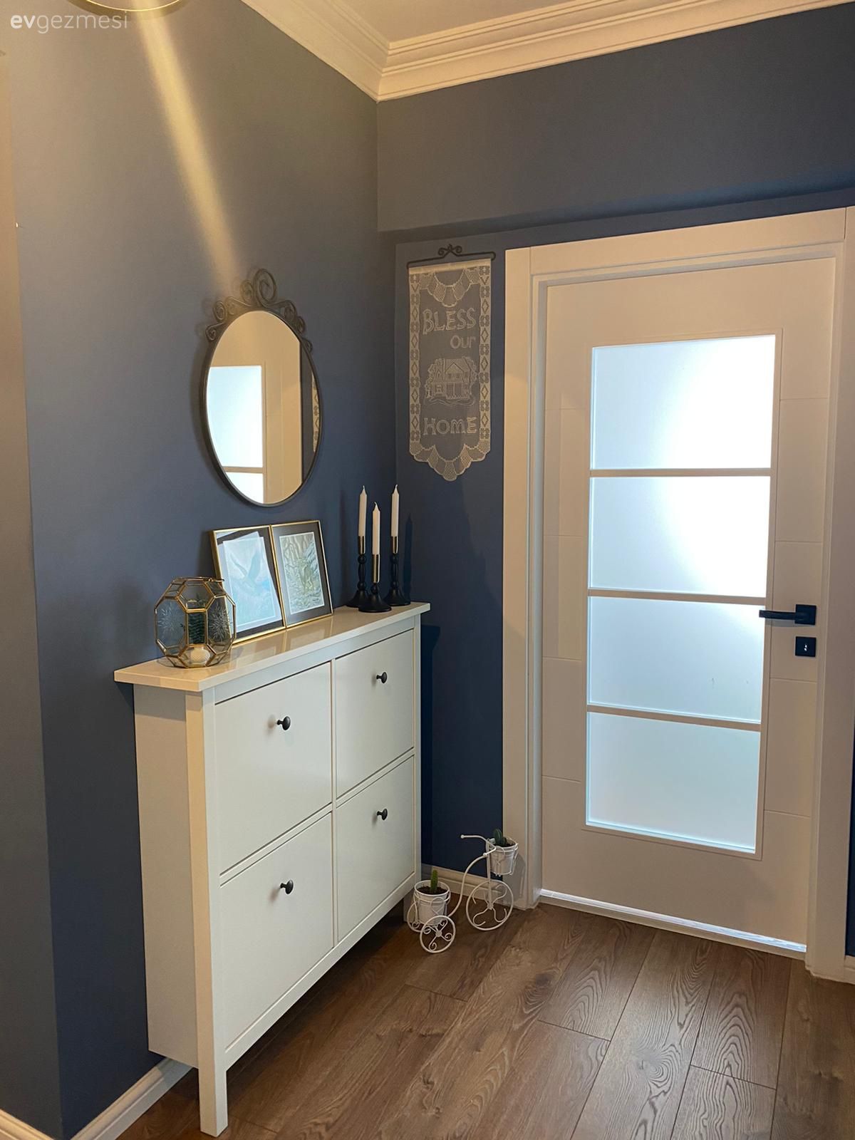 Antre, Beyaz, Mavi duvar, Dresuar, Yuvarlak ayna, Dekoratif ayna, Dekoratif Objeler