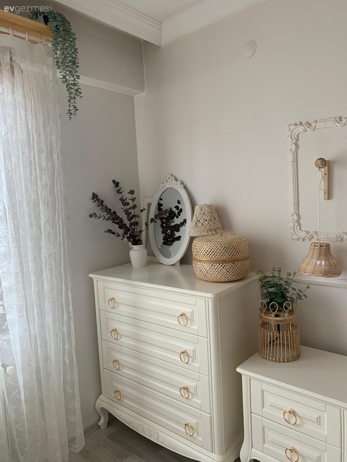 Yatak Odası, Beyaz, Tül perde, Perde, Şifonyer, Komodin, Yatak odası duvar dekorasyonu, Ev bitkisi