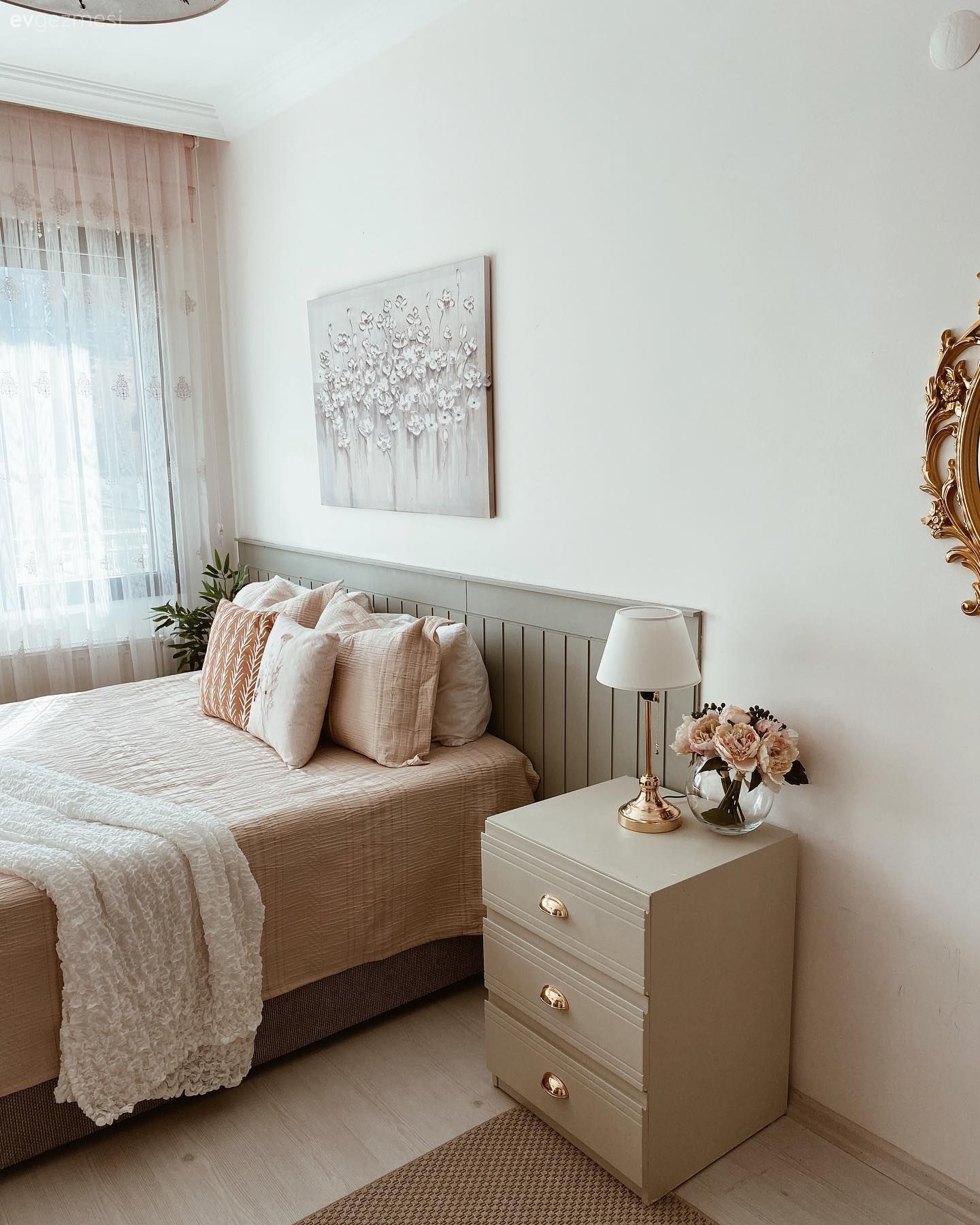 Yatak Odası, Yeşil, Somon Rengi, Krem, Bej, Tablo, Duvar dekorasyonu, Komodin