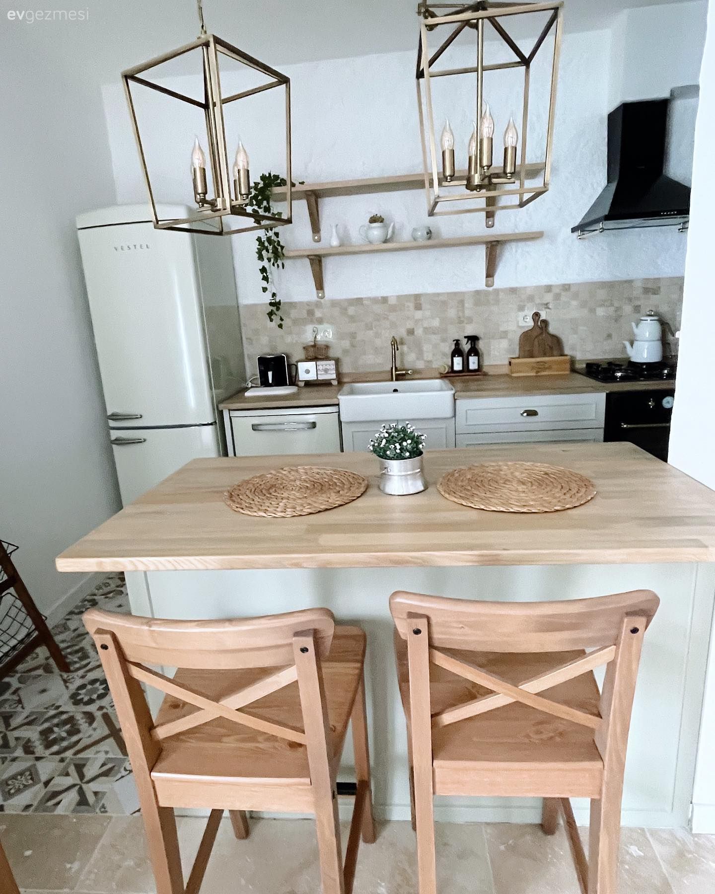 Mutfak, Beyaz, Rustik, Country, Bej, Krem, Altın, Siyah, Mutfak tezgahı, Ahşap mutfak tezgahı, Tezgah arası seramik, Mutfak tezgah arası, Ada mutfak, Sandalye, Mutfak zemin seramikleri, Mutfak Avize Modelleri, Mutfak aksesuarları, Vizon