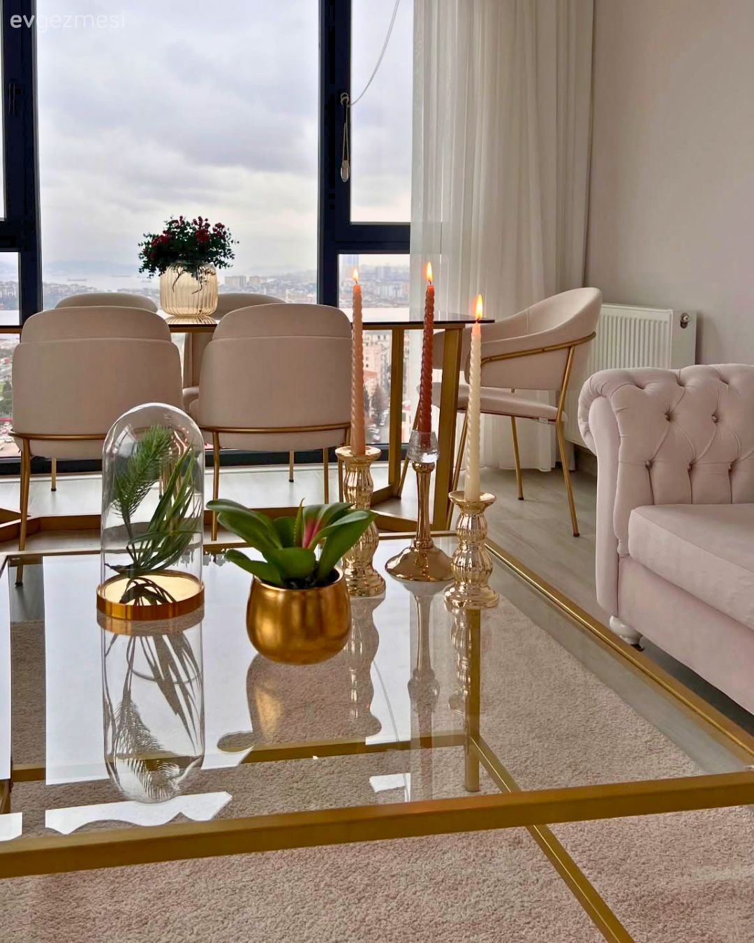 Salon, Modern, Bej, Vizon, Altın, Beyaz, Krem, Modern chesterfield, Koltuk takımı, Sandalye, Yemek masası, Cam orta sehpa, Orta sehpa, Halı, Salon halısı, Dekoratif Objeler, Vazo, Ev Aksesuar