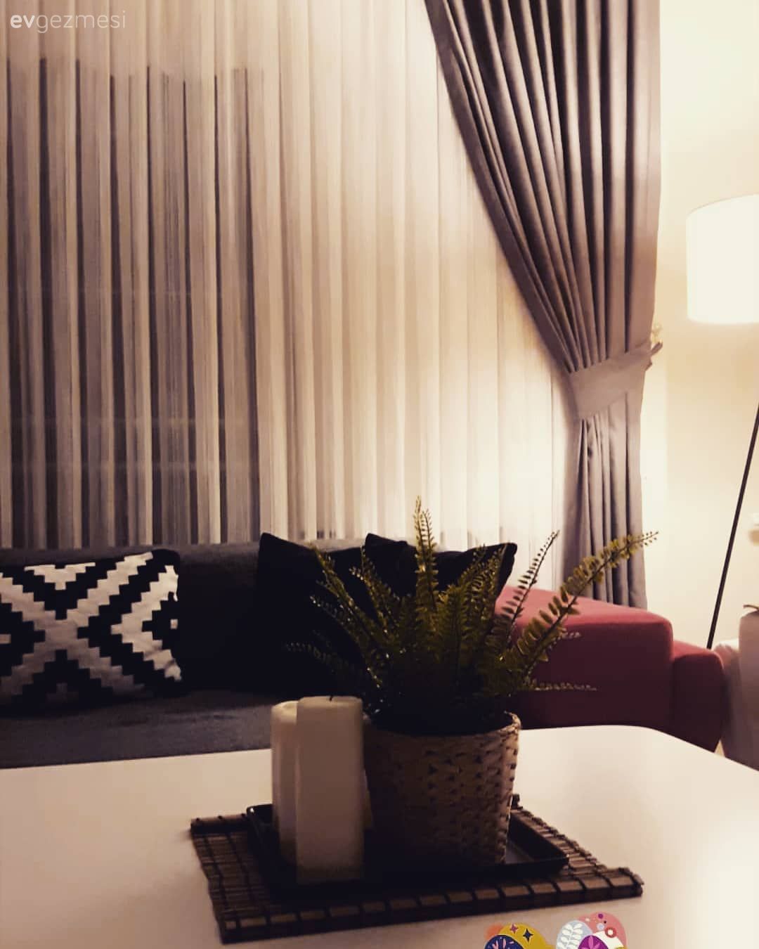 Bu Modern Esintili Dekora Kırmızı Çok Yakışıyor