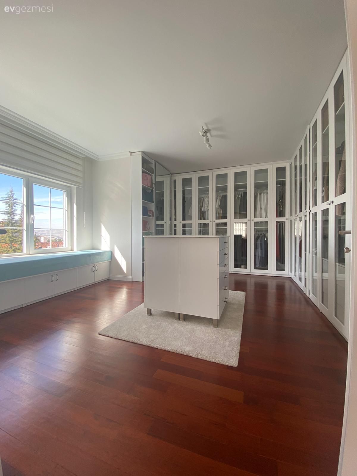 Size İlham Verecek 40+ Giyinme Odası Fikri ve Modeli