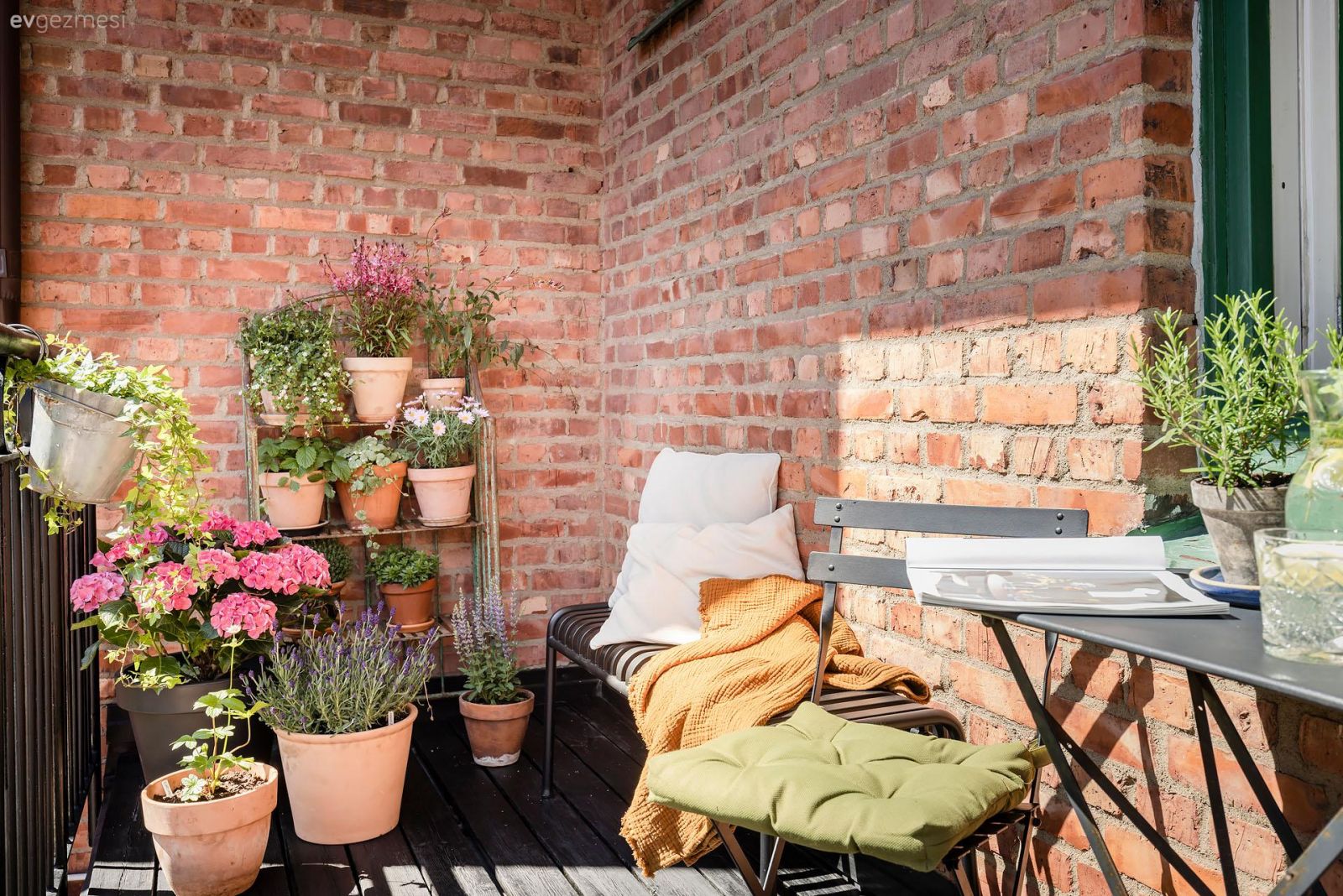 Balkonunu Güzelleştirmek İsteyenler İçin 2025 Yılı Balkon Trendleri