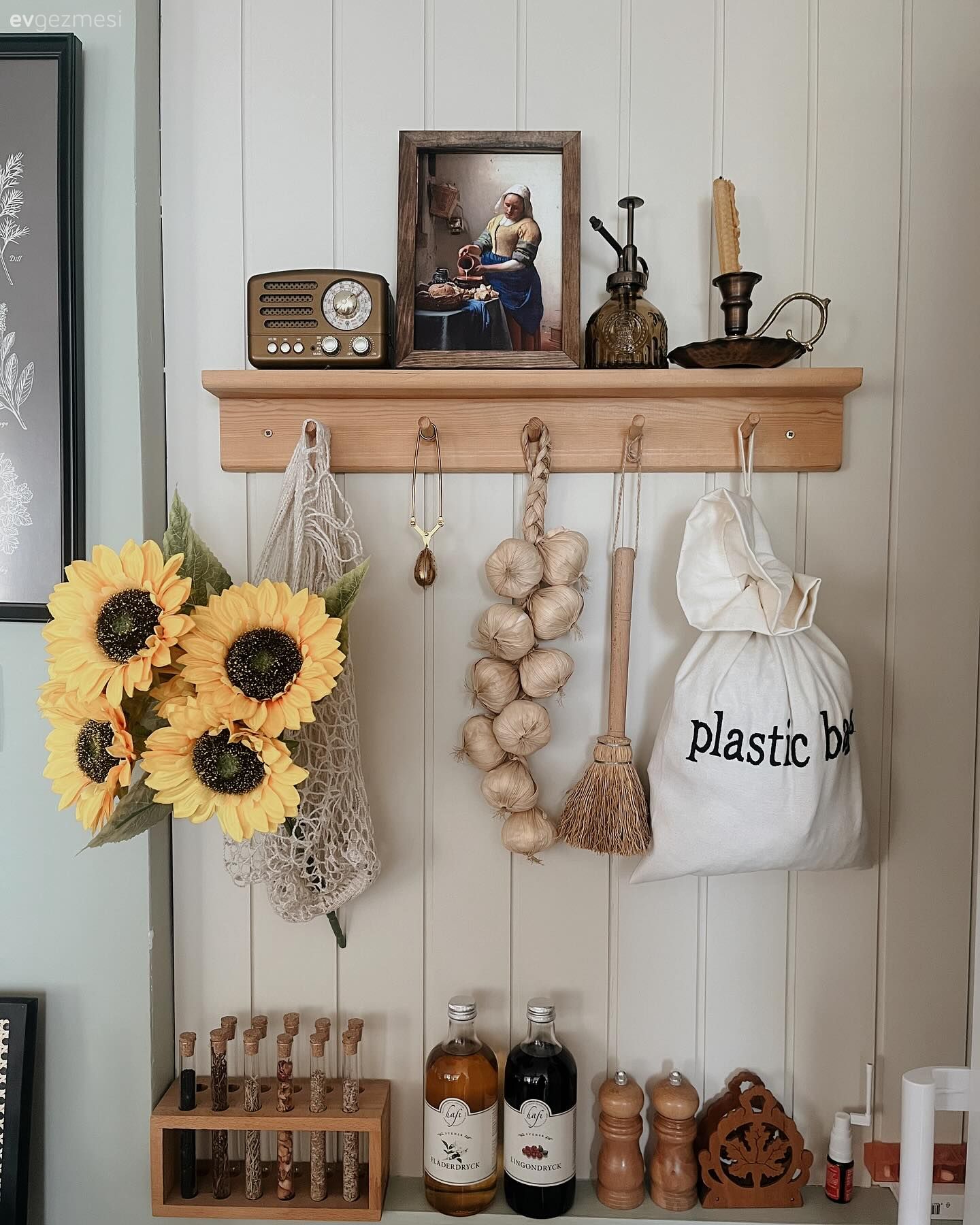 Bu Bohem Dekorda Salonun Yüksek Enerjisini Mutfak Dengeliyor!