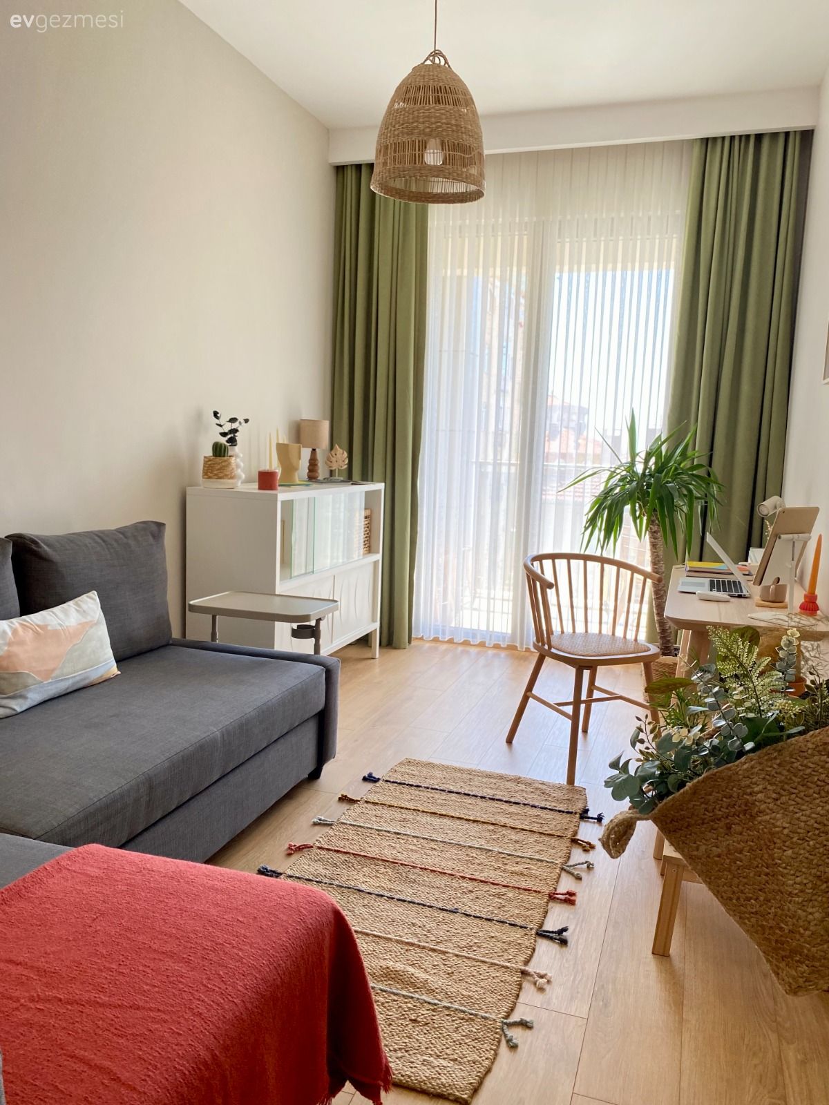 Bu Enerjik Evde Kullanılan Her Şey Ev Sahiplerinin Yansıması!