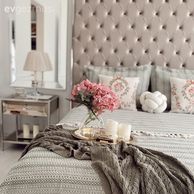 Yatak Odası, Vizon, Beyaz, Krem, Kapitone yatak başlığı, Aynalı mobilya, Ayna, Yatak örtüsü, Yatak odası avizesi, Zemin seramikleri, Abajur, Aydınlatma