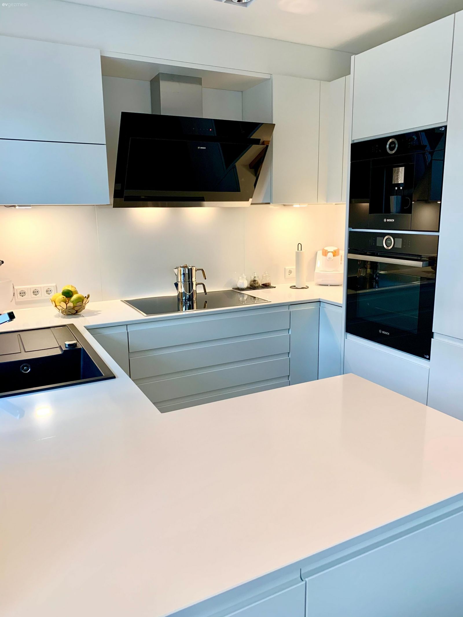 Uyumlu Renkler Bu Modern Evin Karakterini Belirlemiş!